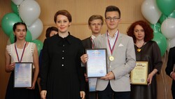 Наталия Полуянова вручила именные дипломы и медали лучшим олимпиадникам области