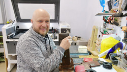 Житель Красненского района открыл кожевенную мастерскую на средства соцконтракта