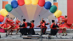Солисты ансамбля «Услада» представили Алексеевский район на фестивале в Ровеньках