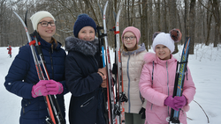 Фонд «Поколение» Андрея Скоча подарил школьникам 48 комплектов лыжного инвентаря