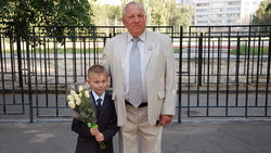Бывший директор Алексеевской средней школы №2 отметил 70-летний юбилей