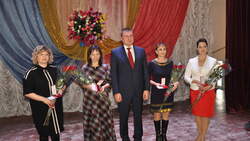 Глава Алексеевского горокруга вручил Почётные знаки «Материнская слава» четырём женщинам