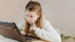 ЦУР Белгородской области помог жительнице узнать подробнее об авторизации в «Виртуальной школе»