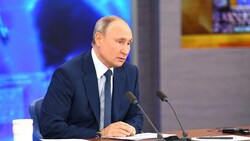 Владимир Путин поддержал инициативу единороссов о двойных выплатах врачам в праздники
