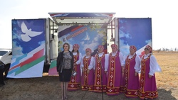 Передвижной автоклуб поздравил алексеевцев с православным праздником