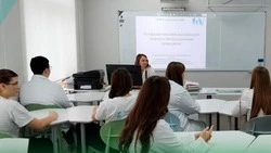 Алексеевские ученики двух медклассов встретились с действующими врачами-терапевтами местной ЦРБ