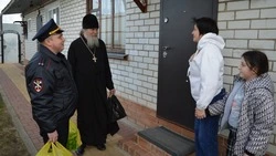 Алексеевские полицейские и общественники оказали помощь семье погорельцев