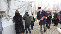 День села в Подсереднем Алексеевского горокруга начался с митинга у братской могилы воинов