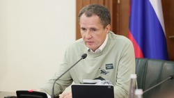 Вячеслав Гладков поручил нарастить темпы отстающими муниципалитетам в программе привлечения врачей