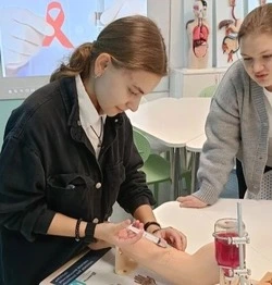 Новое поколение медиков готовят педагоги и врачи Красненского округа