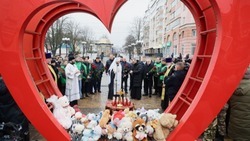 Вячеслав Гладков почтил память погибших 30 декабря белгородцев 