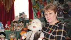 Культработник Красненского района создала коллекцию из 40 текстильных кукол