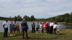 Специалисты очистили пруд в селе Славгородское Алексеевского горокруга
