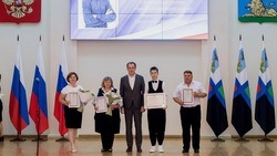 Вячеслав Гладков поздравил сдавших на 100 баллов ЕГЭ выпускников 