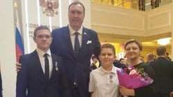 Двое юных жителей Белгородской области удостоены медали «За проявленное мужество»