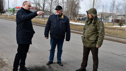 Алексей Калашников лично проконтролировал ямочный ремонт дорог в Алексеевке