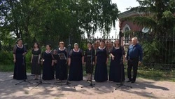 Красненские творческие коллективы дали концерт в местном центральном парке