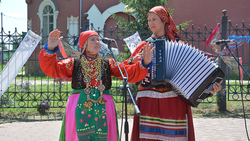 Красненцы провели межрайонный фольклорный фестиваль «Иван-чай»