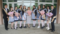 Красненские выпускники попрощались со своими школами 