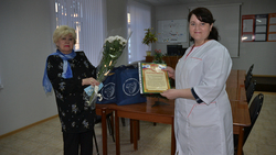 Совет женщин вручил благодарность врачу Алексеевской ЦРБ за работу в сложных условиях