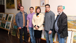 Выставка известного в районе художника и его учеников открылась в Алексеевском колледже