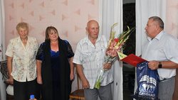 Председатель местного отделения совета ветеранов Иван Иваненко отметил 80-летний юбилей