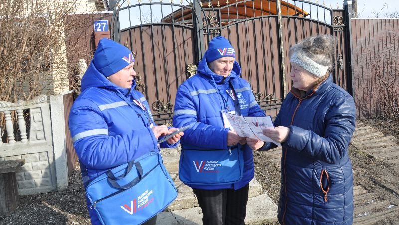 Алексеевские и красненские члены избирательных комиссий активно информируют избирателей