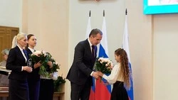 Вячеслав Гладков вручил именные стипендии белгородским детям в номинации «Культура»
