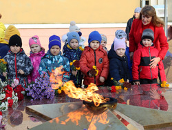 Жители Красненского района зажгли Вечный огонь на воинском захоронении