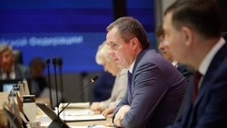 Вячеслав Гладков поручил ликвидировать кадровый дефицит врачей и среднего медперсонала