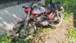 Несовершеннолетний мотоциклист сбил пешехода на тротуаре в Алексеевском горокруге