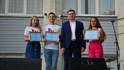 Талантливые девушки и парни получили поощрения из рук главы Алексеевского округа