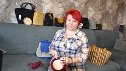 Наслажденье для души. Жительница алексеевки занялась вязанием сумок