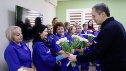 Вячеслав Гладков поздравил сотрудниц оперативных служб с 8 Марта 
