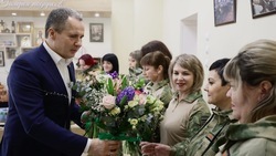 Вячеслав Гладков поздравил участниц территориальной самообороны с наступающим 8 Марта 
