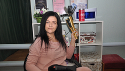Парикмахер из Алексеевки получила помощь на развитие своего дела в рамках соцконтракта