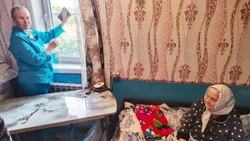 Чужая стала своей. Как красненская семья приютила у себя одинокую пенсионерку