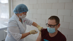 Медики алексеевской и красненской районных больниц продолжили мероприятия по вакцинации