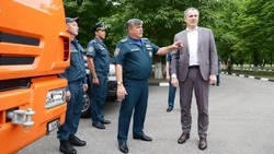 Вячеслав Гладков: вручили вместе с начальником ГУ МЧС ключи от новой техники белгородским пожарным 
