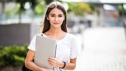 Четыре белгородских вуза принимают оплату за обучение материнским капиталом 