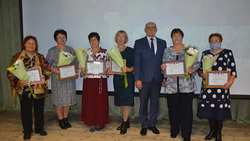 Глава администрации Красненского района поздравил пожилых людей муниципалитета
