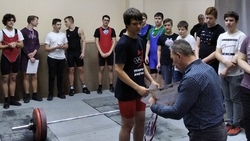 Тяжелоатлет из Алексеевки представит город на первенстве России