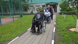 Красненцы провели социальную акцию «Выезд на коляске»