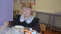 Коллектив Кругловской школы Красненского района оценил школьное питание