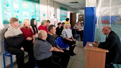 Глава администрации Красненского района провёл рабочую встречу с сотрудниками местного ФОКа