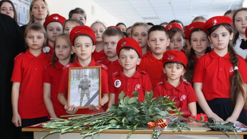 Еще одна парта Героя появилась в Алексеевской школе №5