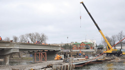 Строительная организация продолжила ремонт алексеевского центрального моста через Тихую Сосну