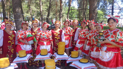 Красненский ансамбль «Девчата» выступил на празднике в Валуйках