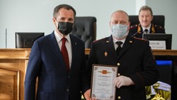 Вячеслав Гладков наградил белгородских участковых в их профессиональный праздник