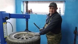 Житель Красненского района открыл шиномонтаж благодаря программе «Содействие»
